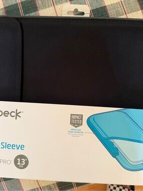 speck 13" Pro Tablet Sleeve in Black